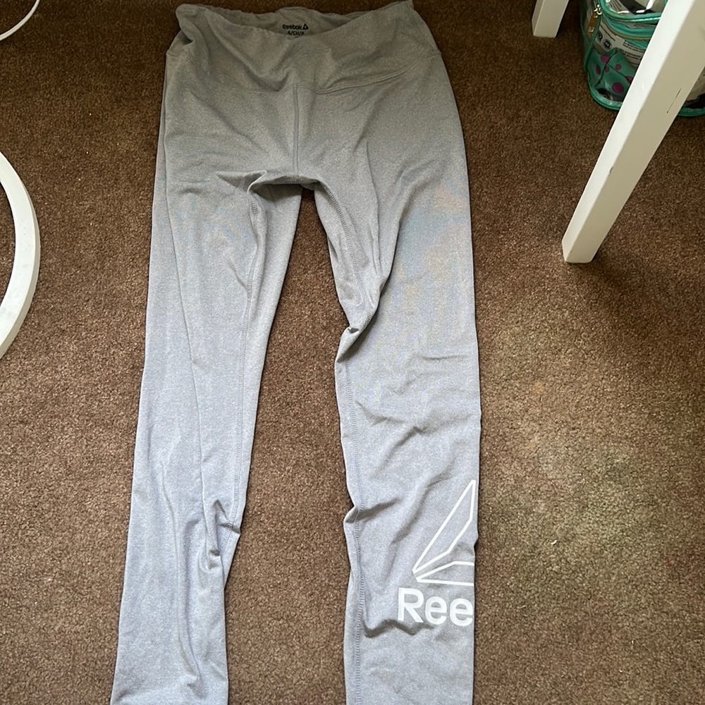 Grey Reebok legging